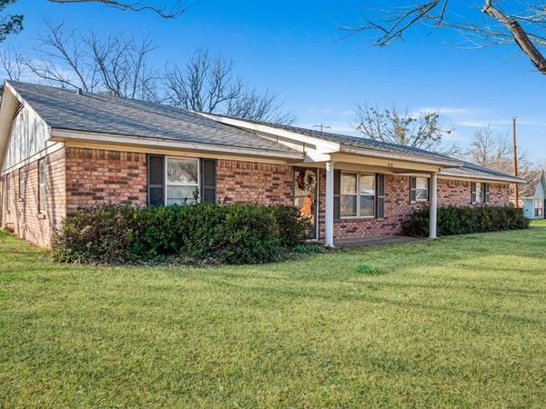 410 S Bois Darc Street, Blossom, TX 75416
