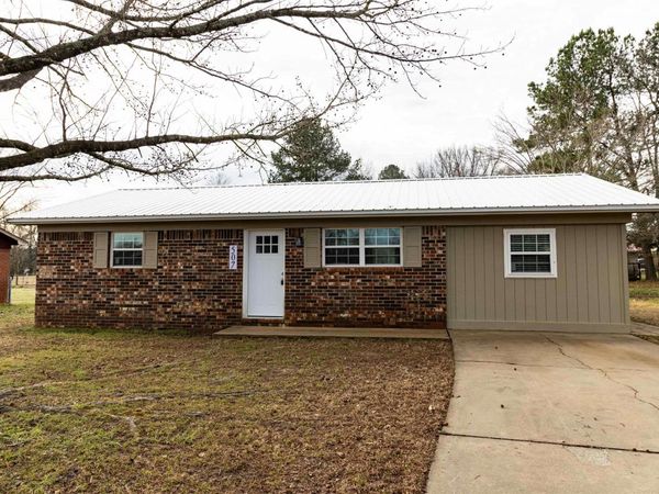 507 N 35th St, Ozark, AR 72949