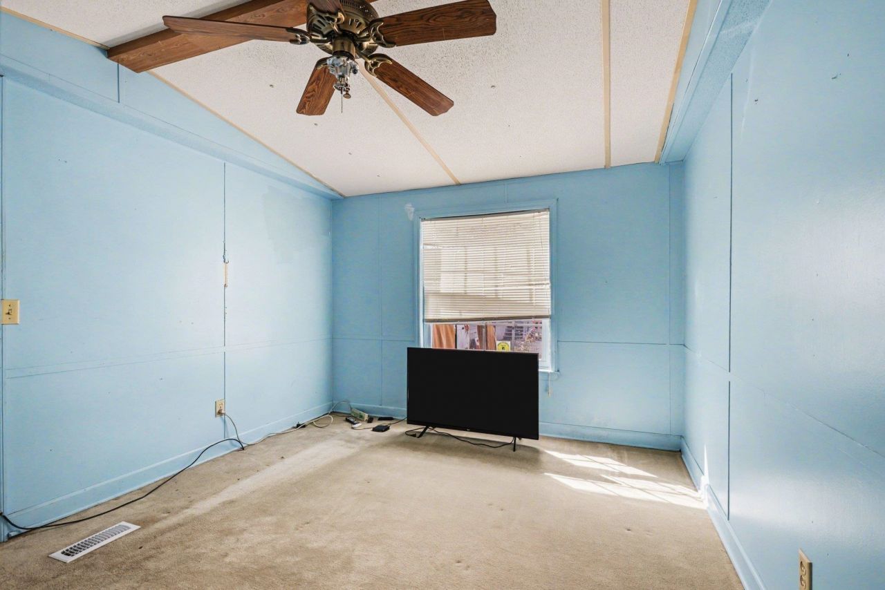 9700 Kings Rd. Photo 11