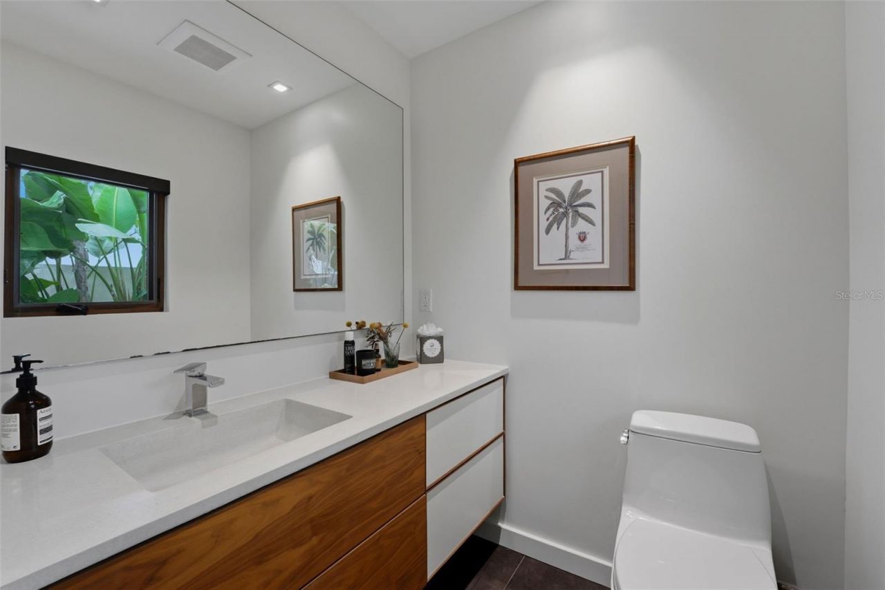 541 S Washington Drive, Sarasota, FL 34236 Photo