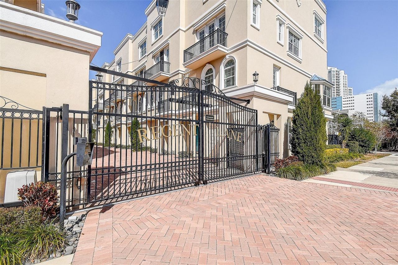 411 Regent Lane N, Saint Petersburg, FL 33701 Main Photo