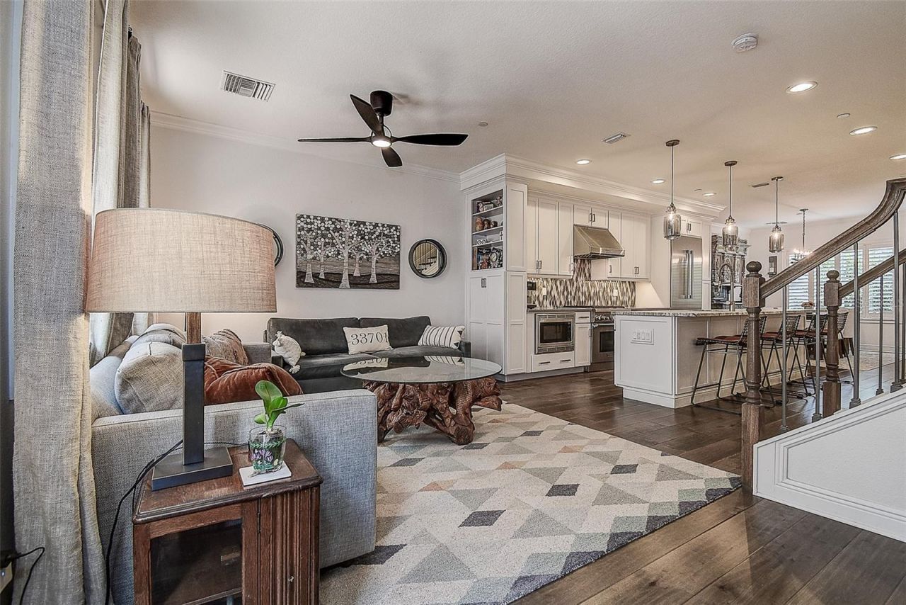 411 Regent Lane N, Saint Petersburg, FL 33701 Photo