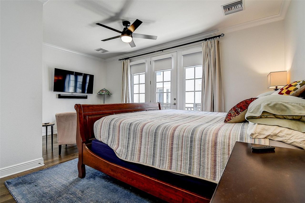 411 Regent Lane N, Saint Petersburg, FL 33701 Photo