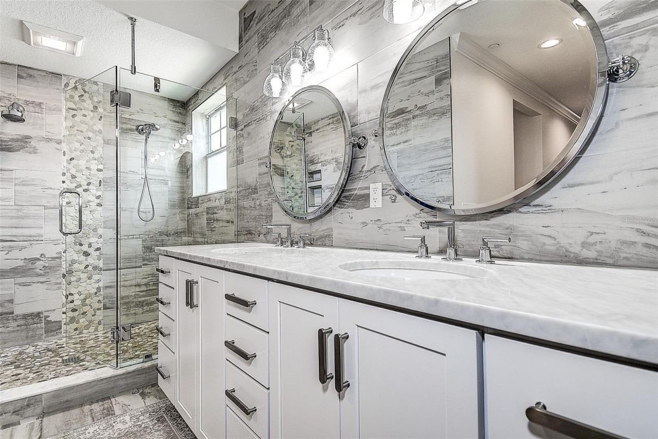 411 Regent Lane N, Saint Petersburg, FL 33701 Photo