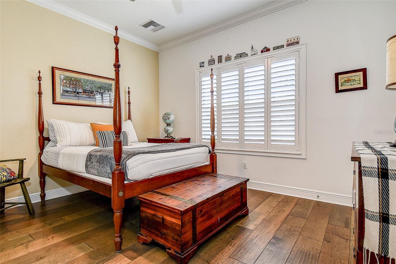 411 Regent Lane N, Saint Petersburg, FL 33701 Photo