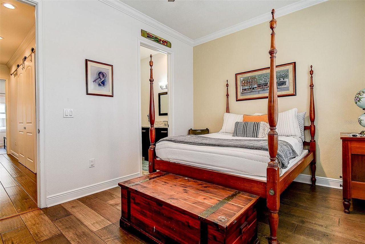 411 Regent Lane N, Saint Petersburg, FL 33701 Photo