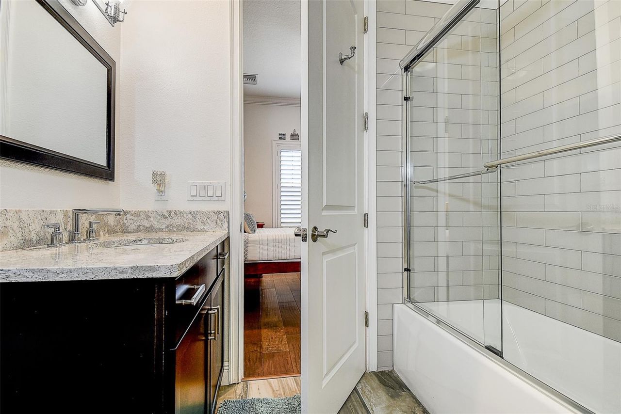 411 Regent Lane N, Saint Petersburg, FL 33701 Photo