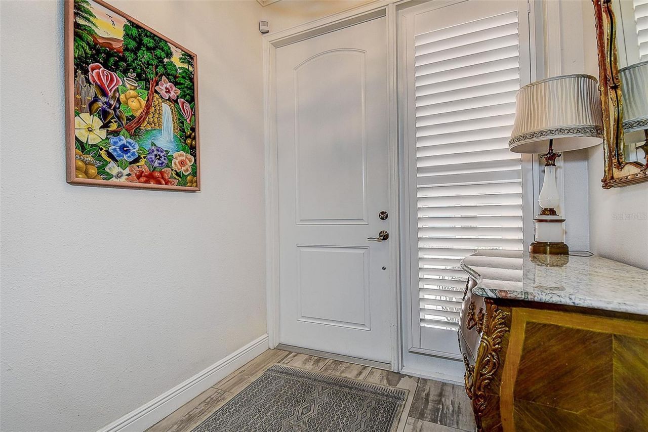 411 Regent Lane N, Saint Petersburg, FL 33701 Photo