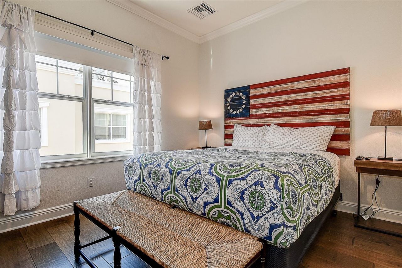 411 Regent Lane N, Saint Petersburg, FL 33701 Photo