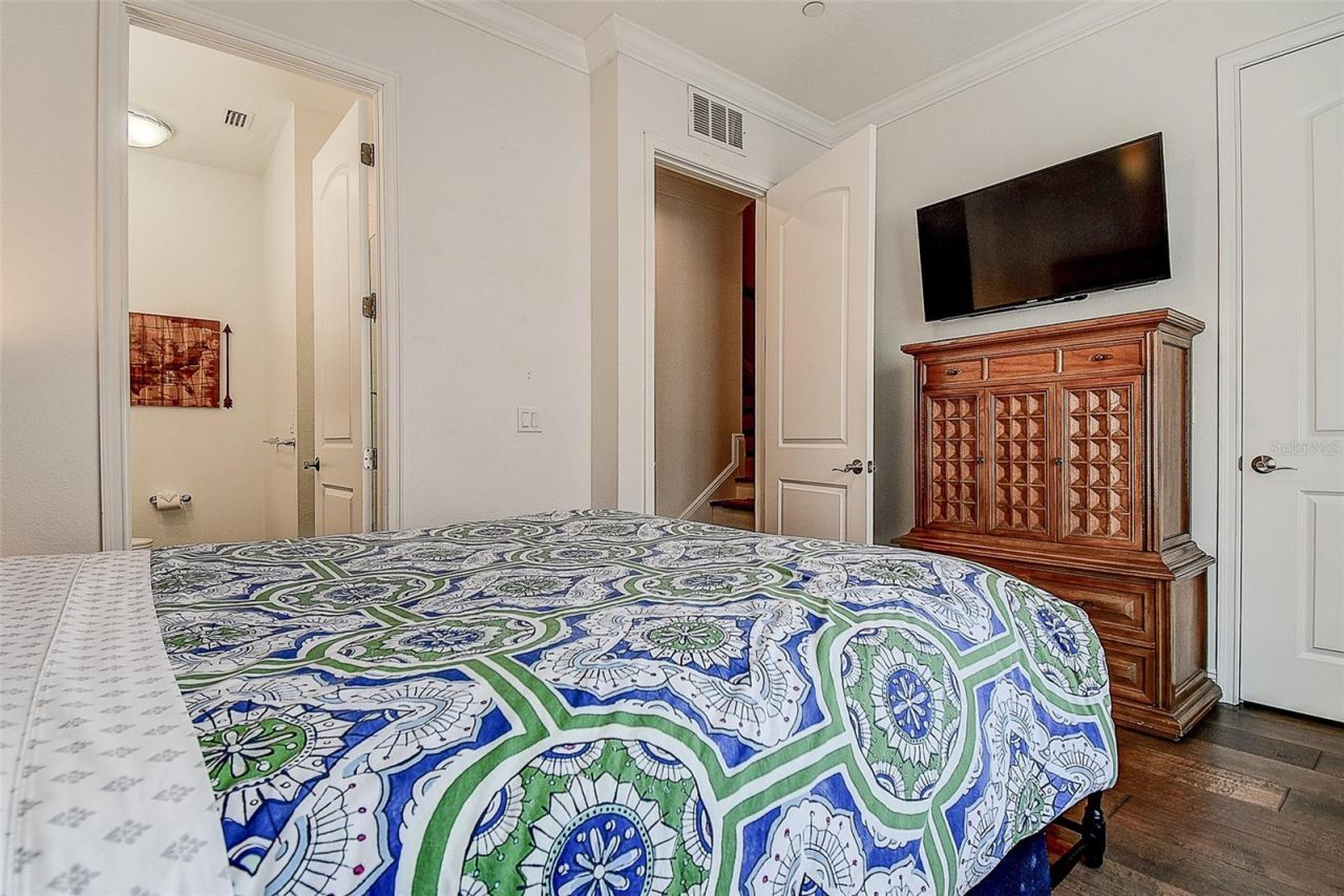 411 Regent Lane N, Saint Petersburg, FL 33701 Photo