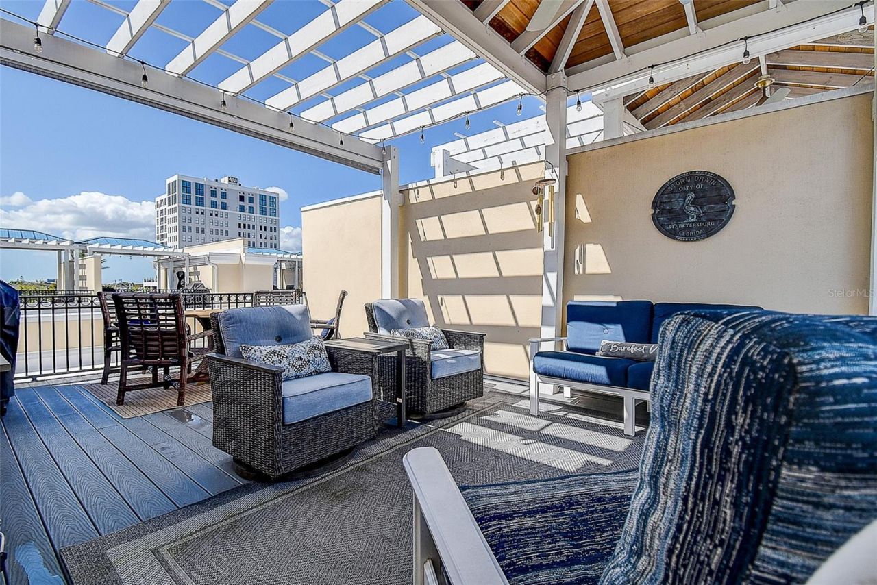 411 Regent Lane N, Saint Petersburg, FL 33701 Photo