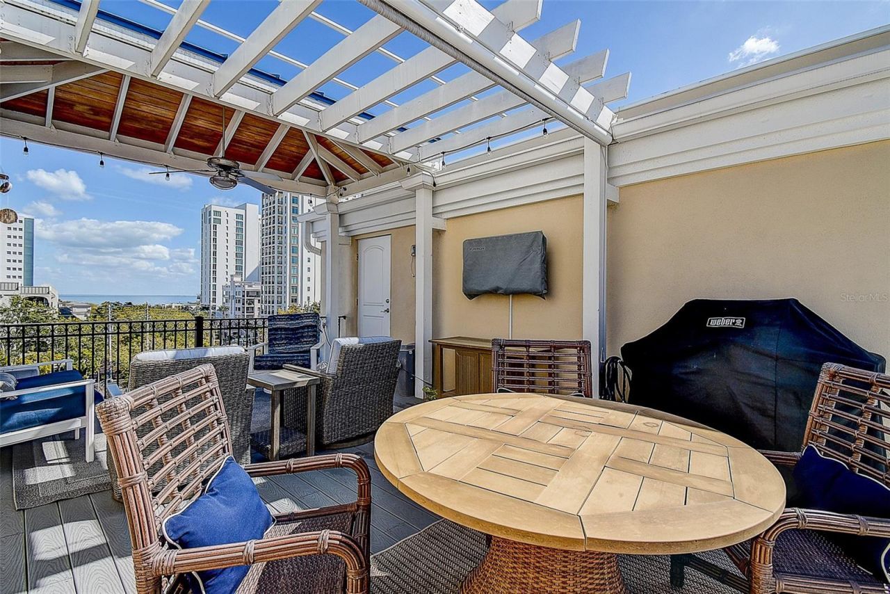 411 Regent Lane N, Saint Petersburg, FL 33701 Photo