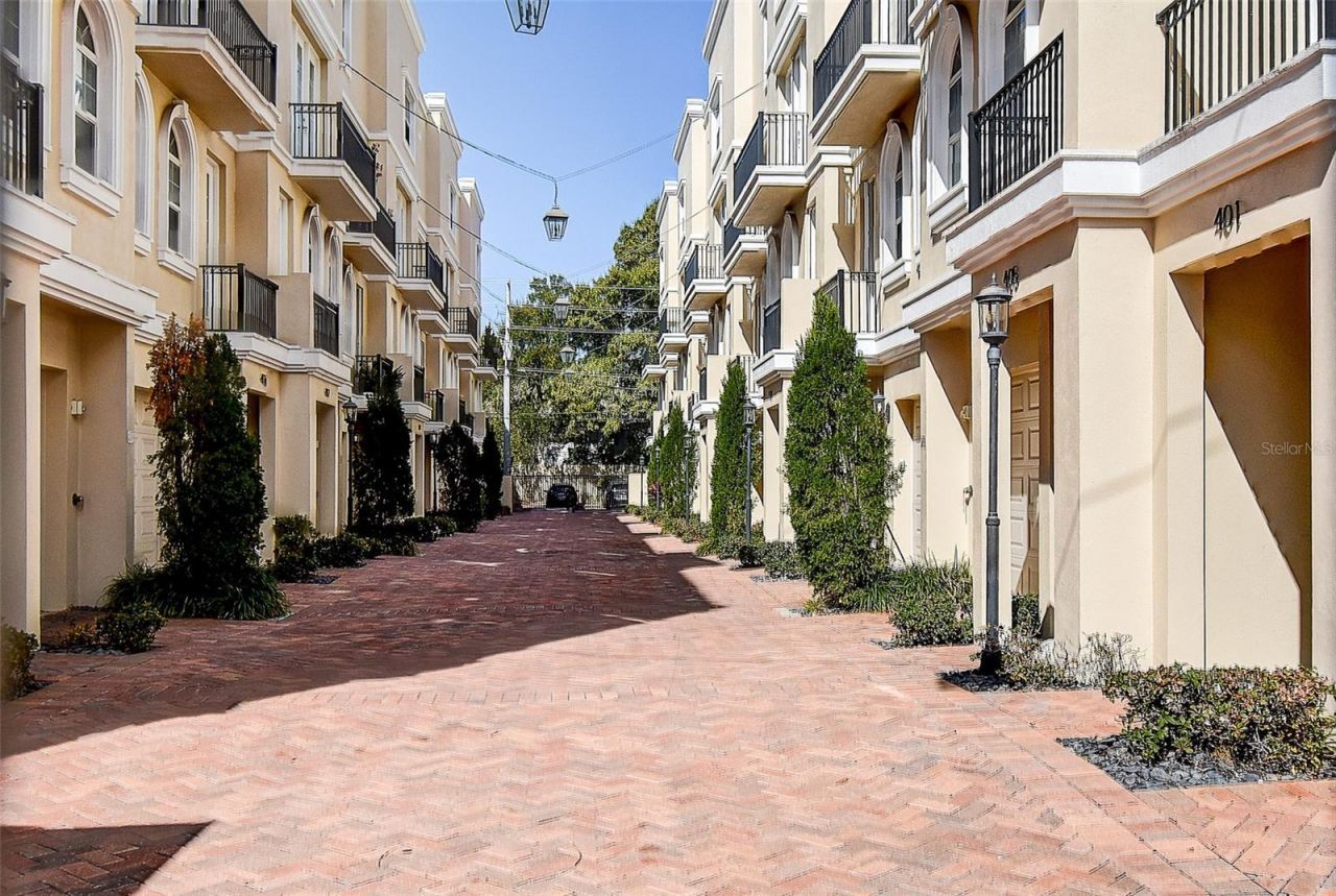 411 Regent Lane N, Saint Petersburg, FL 33701 Photo