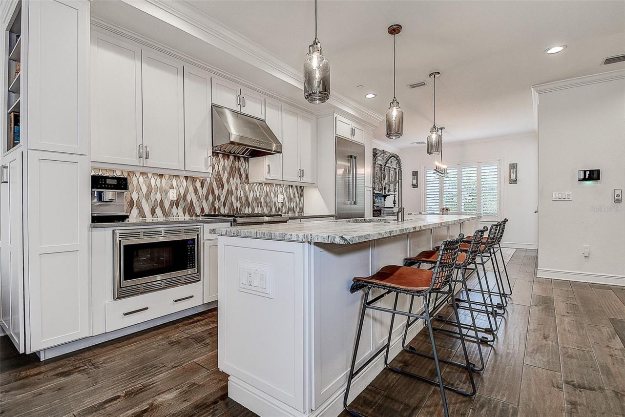 411 Regent Lane N, Saint Petersburg, FL 33701 Photo