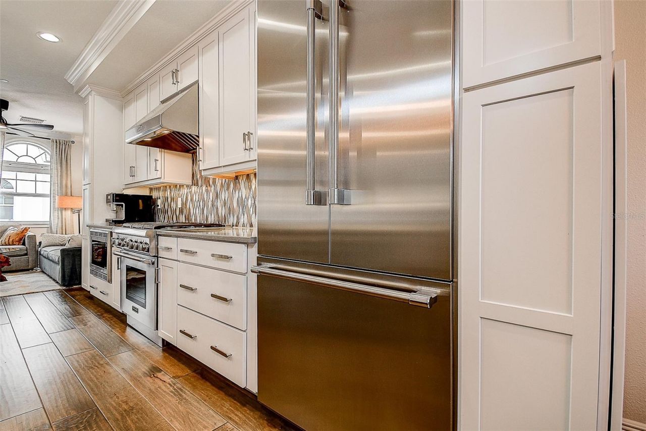 411 Regent Lane N, Saint Petersburg, FL 33701 Photo