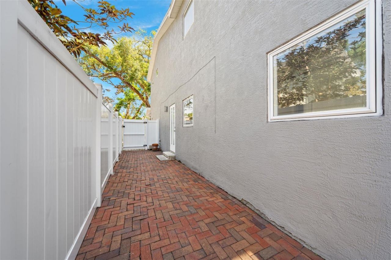 1120 43rd Avenue N, Saint Petersburg, FL 33703 Photo