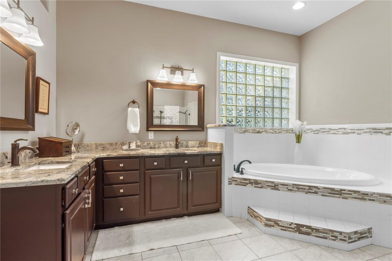 4302 Faircourt Drive, Valrico, FL 33596 Photo