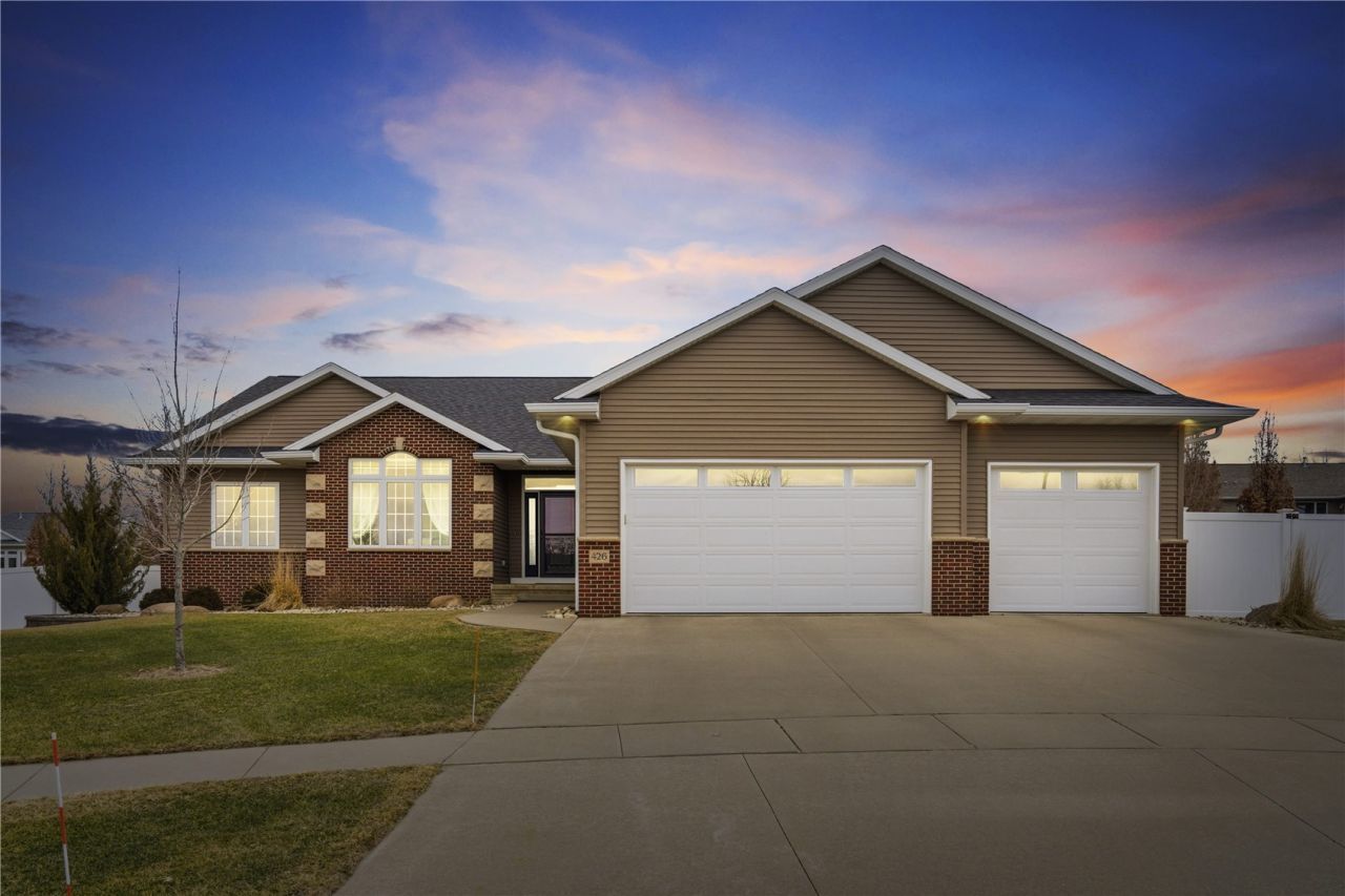 426 Wildflower Circle, Fairfax, IA 52228 Main Photo