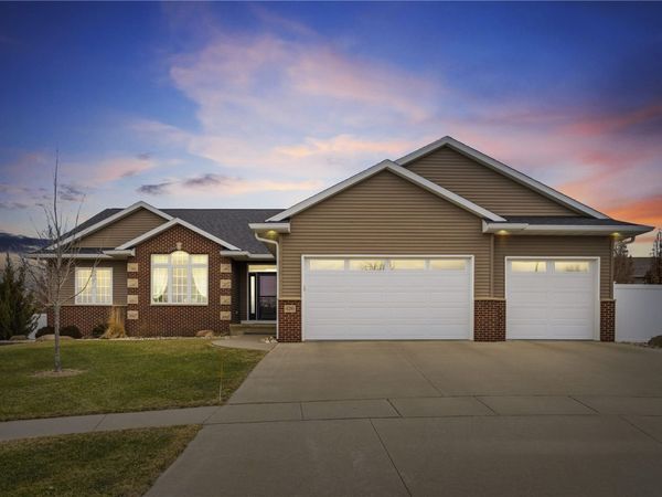 426 Wildflower Circle, Fairfax, IA 52228