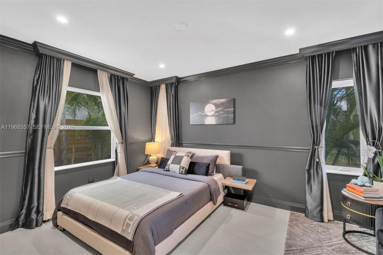 726 NE 17th Way , Fort Lauderdale, FL 33304 Photo