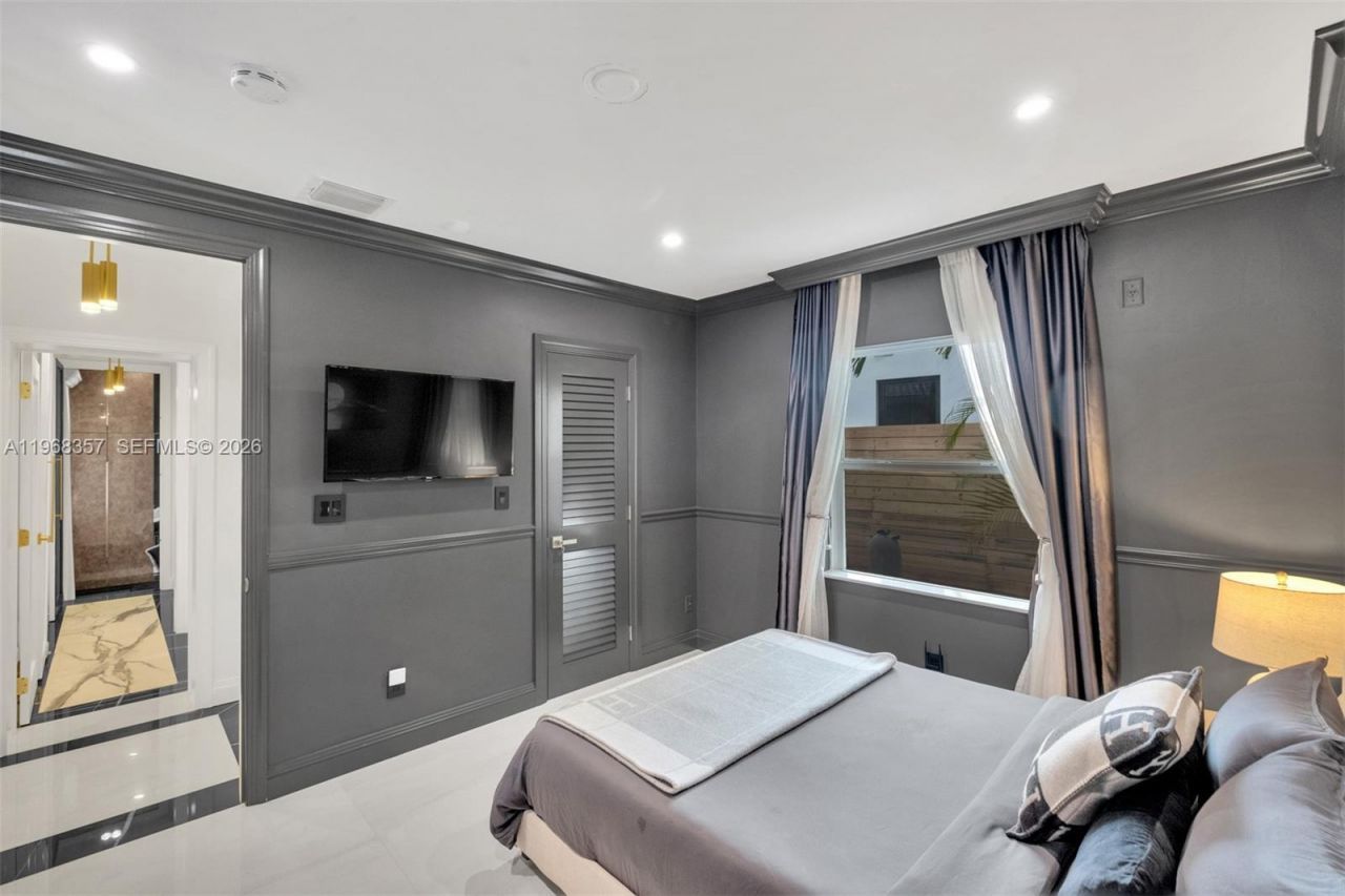 726 NE 17th Way , Fort Lauderdale, FL 33304 Photo