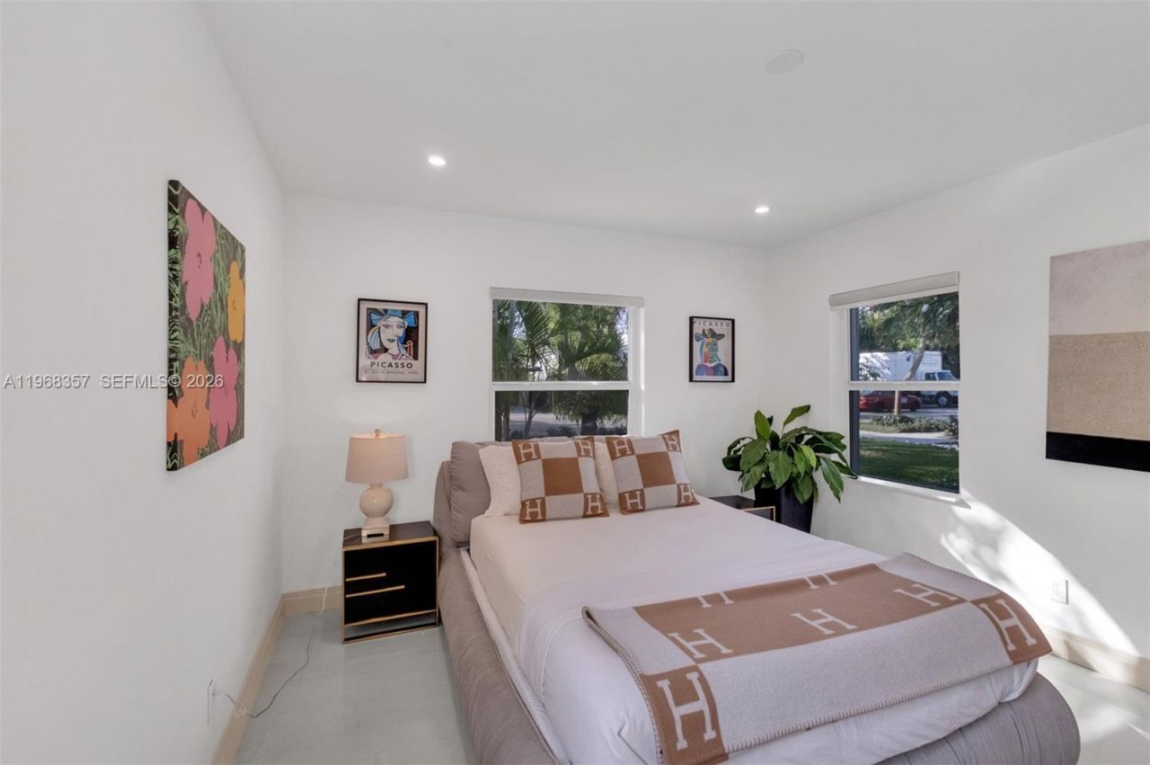 726 NE 17th Way , Fort Lauderdale, FL 33304 Photo