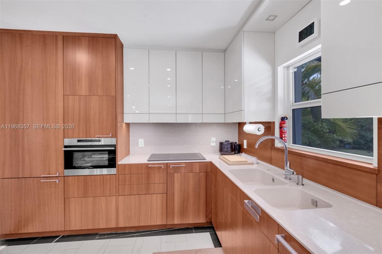 726 NE 17th Way , Fort Lauderdale, FL 33304 Photo