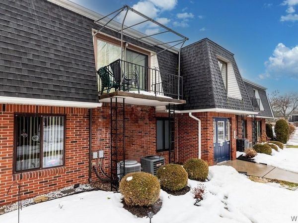 79B Foxberry Drive, Getzville, NY 14068