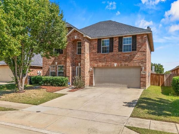 9520 Sills Way, Fort Worth, TX 76177