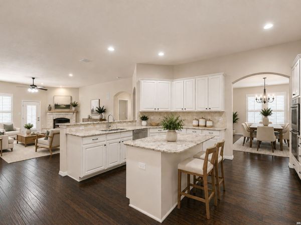 112 Hagen Dr, Boerne, TX 78006