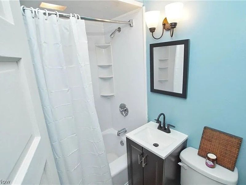 3613 Henritze Avenue, Cleveland, OH 44109 Photo 11