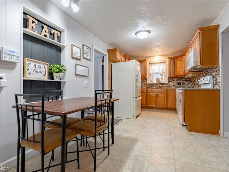 228 Hawk Avenue, Akron, OH 44312 Photo 11