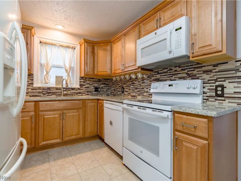 228 Hawk Avenue, Akron, OH 44312 Photo 8