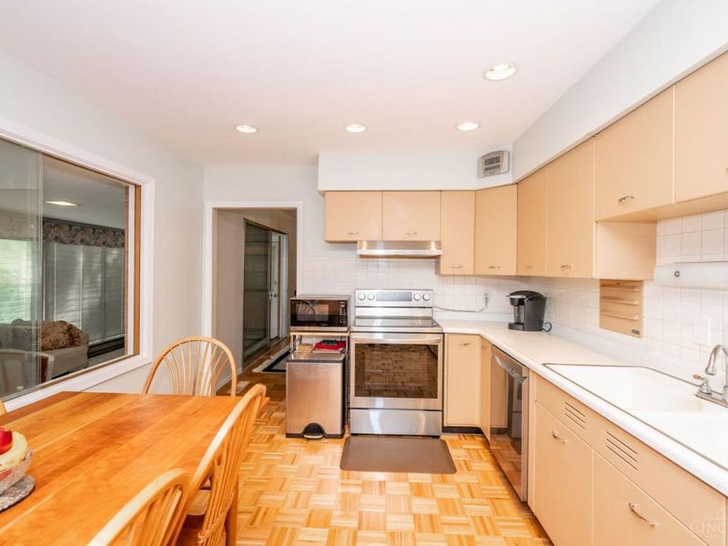 513 Chisholm Trail, Wyoming, OH 45215 Photo 17