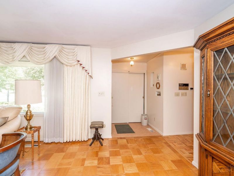 513 Chisholm Trail, Wyoming, OH 45215 Photo 7