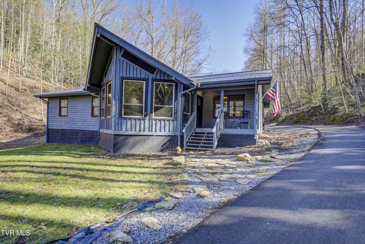 124 Ogle Road, Unicoi, TN 37692 Main Photo