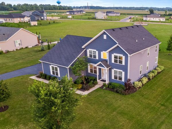 465 Chasefield Dr, Williams Bay, WI 53191