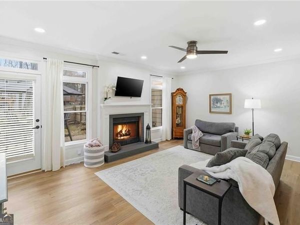 137 Weatherburne Drive, Roswell, GA 30076