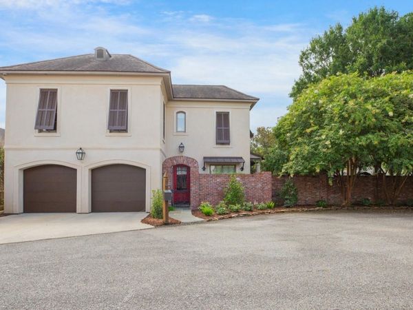 203 Greystone Place , Lafayette, LA 70503