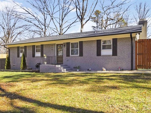 300 Forest Park Road, Matthews, NC 28104