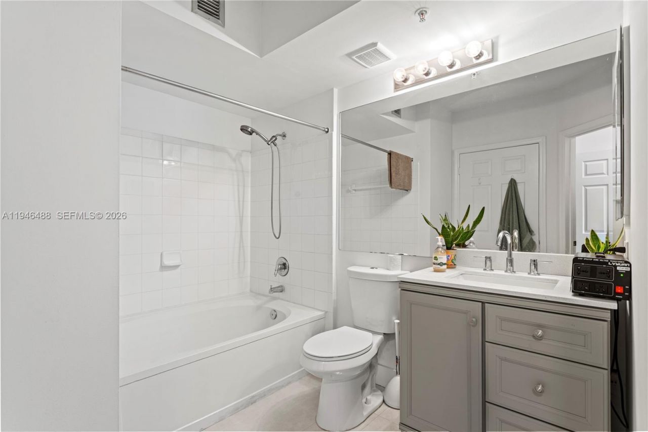 17150 N Bay Rd, Unit 2707, Sunny Isles Beach, FL 33160 Photo