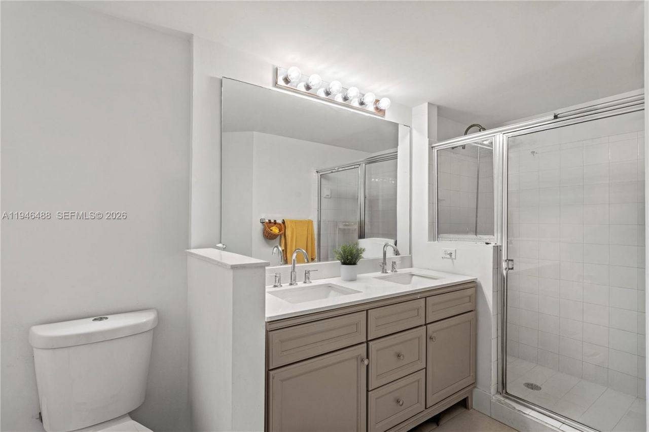 17150 N Bay Rd, Unit 2707, Sunny Isles Beach, FL 33160 Photo