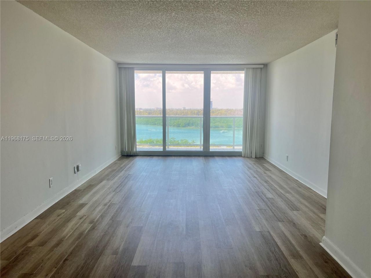 100 Bayview Dr , Unit 1418, Sunny Isles Beach, FL 33160 Photo