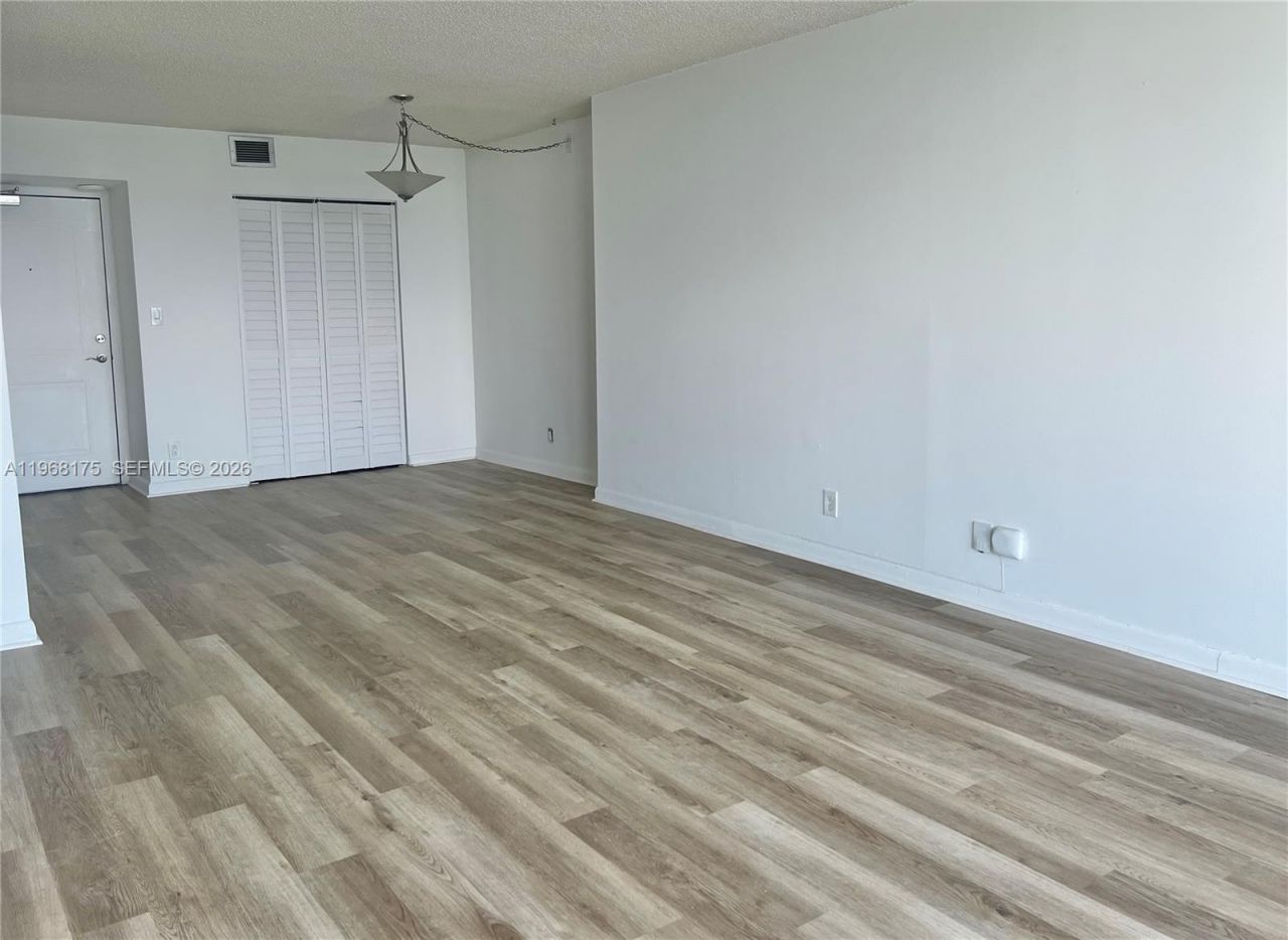 100 Bayview Dr , Unit 1418, Sunny Isles Beach, FL 33160 Photo