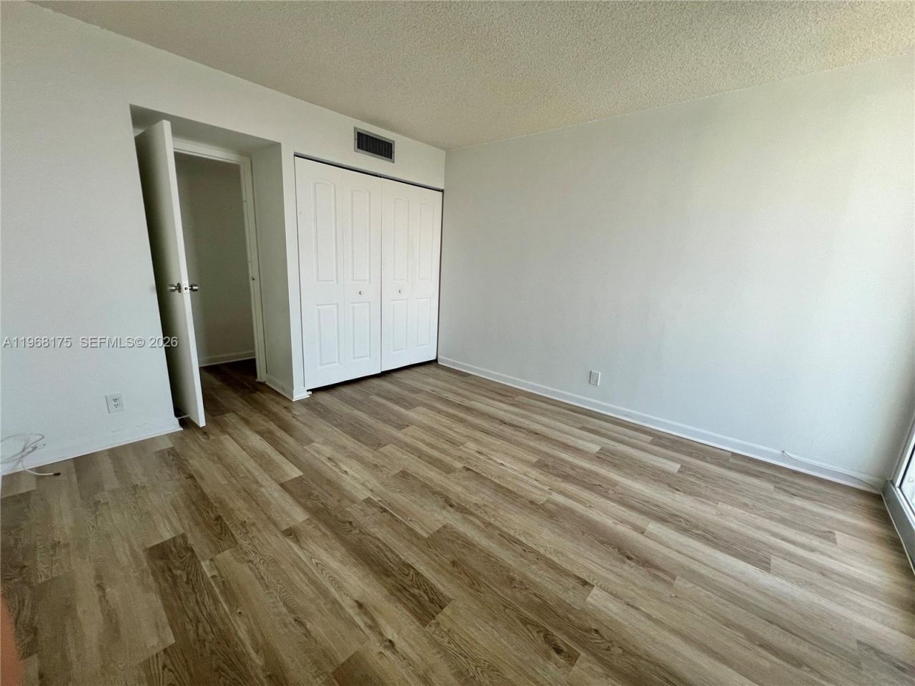 100 Bayview Dr , Unit 1418, Sunny Isles Beach, FL 33160 Photo