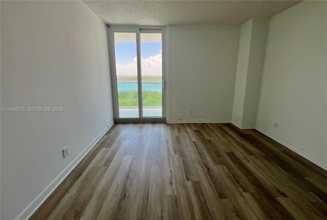 100 Bayview Dr , Unit 1418, Sunny Isles Beach, FL 33160 Photo
