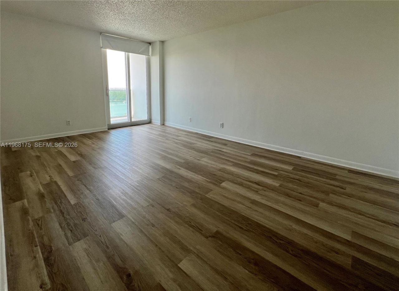 100 Bayview Dr , Unit 1418, Sunny Isles Beach, FL 33160 Photo