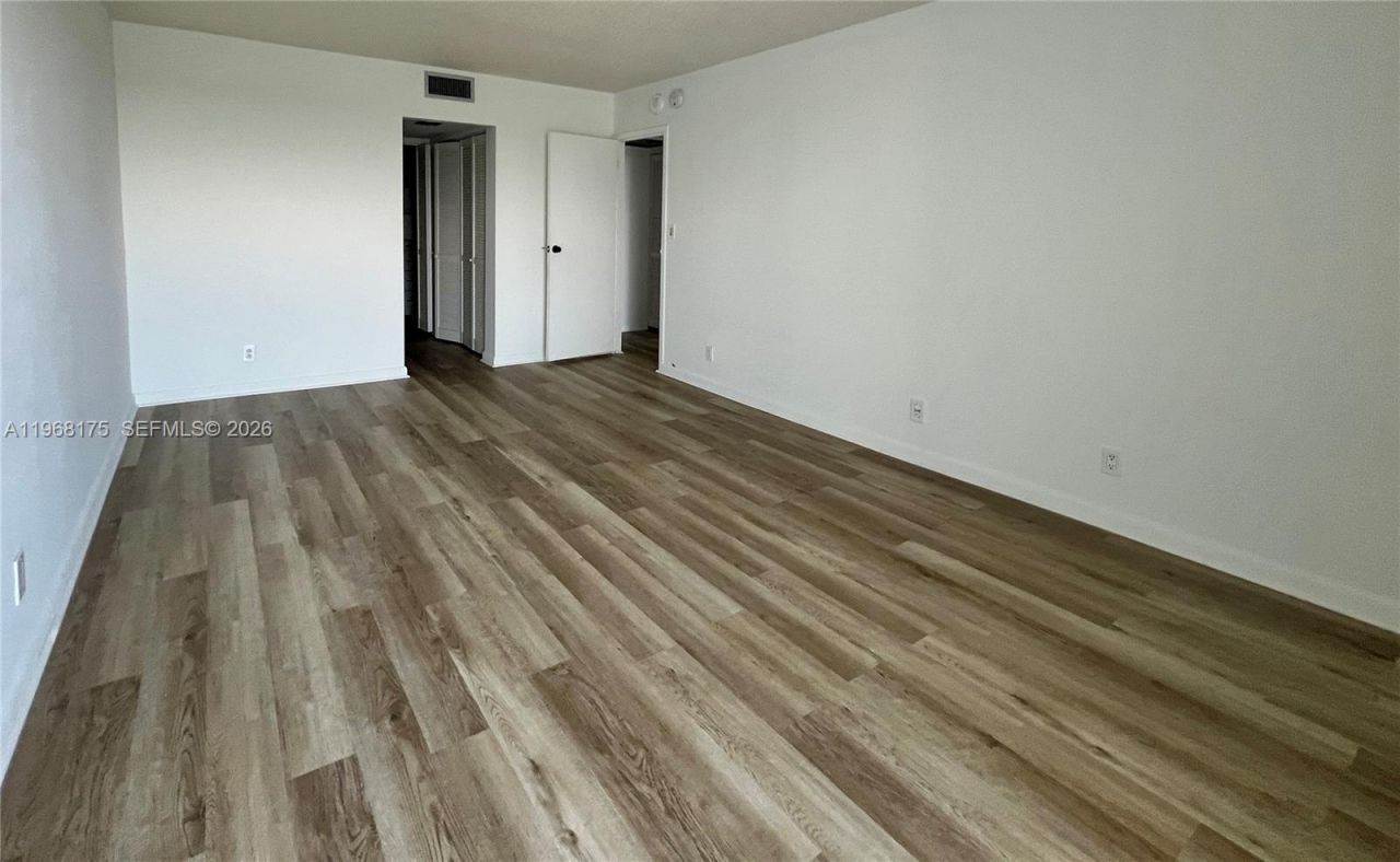 100 Bayview Dr , Unit 1418, Sunny Isles Beach, FL 33160 Photo