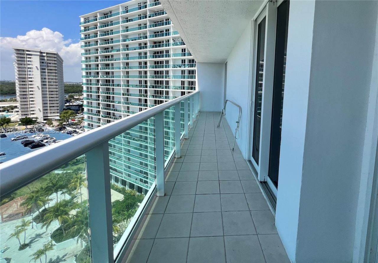 100 Bayview Dr , Unit 1418, Sunny Isles Beach, FL 33160 Photo