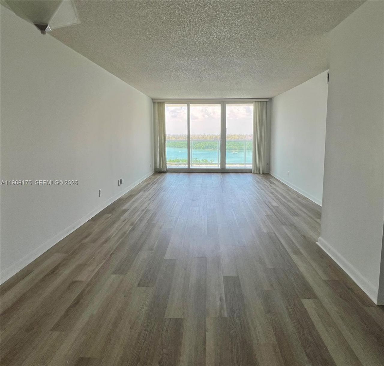 100 Bayview Dr , Unit 1418, Sunny Isles Beach, FL 33160 Photo